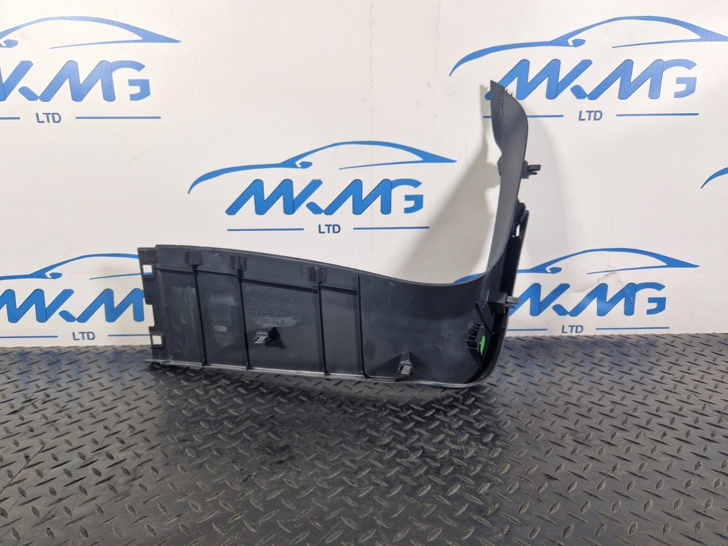 14-20 MERCEDES BENZ GLA X156 TAILGATE COVER TRIM LEFT A1567400171 A1567401900