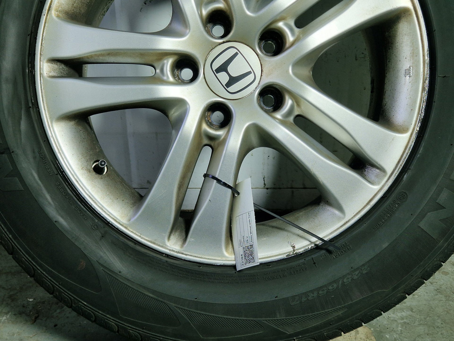 Honda CR-V MK3 FL (RE58) 17" Alloy Wheel with Tyre ~6mm 225/65/17