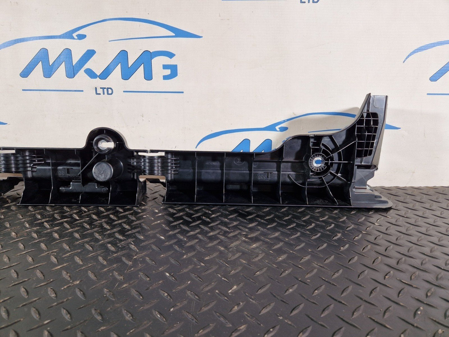 19-ON MERCEDES BENZ B CLASS W247 TAILGATE BOOT TRUNK FLOOR BRACKET A2476806403