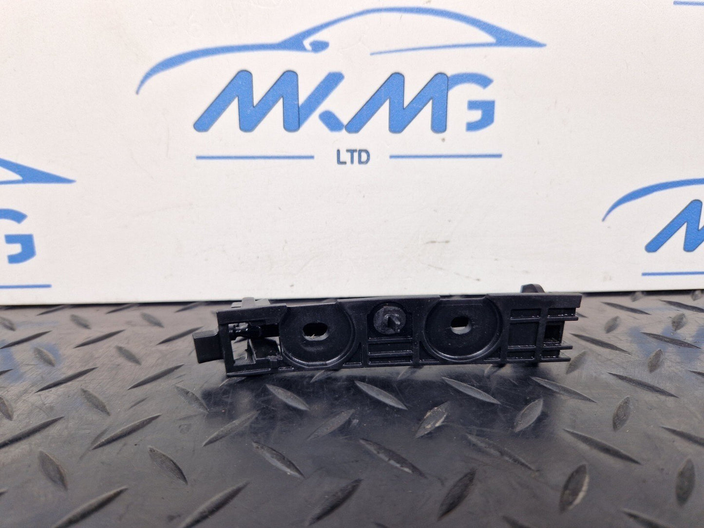 16-19 AUDI A4 B9 GENUINE RIGHT DRIVER SIDE REAR BUMPER BRACKET GUIDE 8W5807890