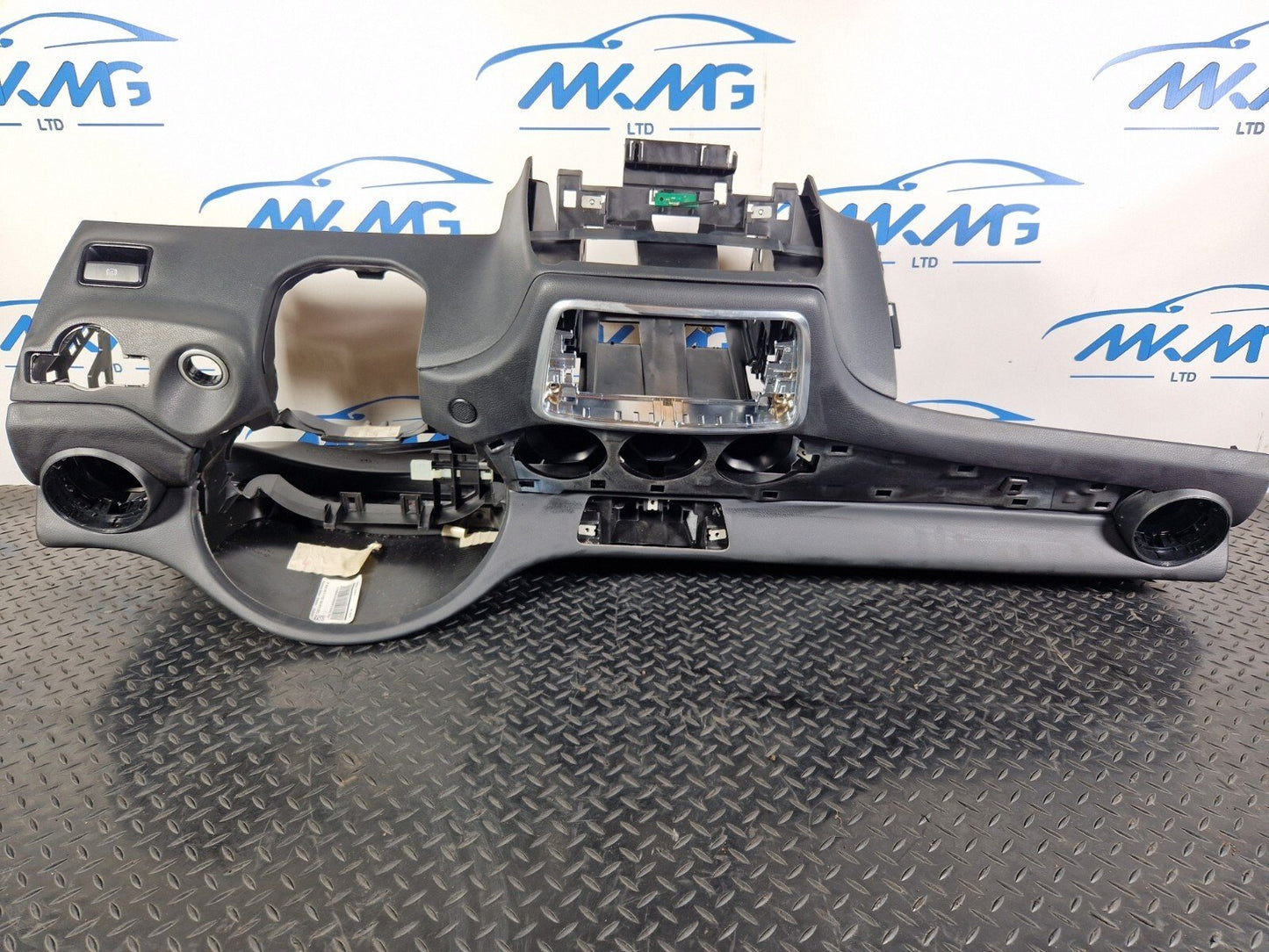 14-20 MERCEDES BENZ GLA X156 GENUINE COMPLETE DASHBOARD WITH A-BAG