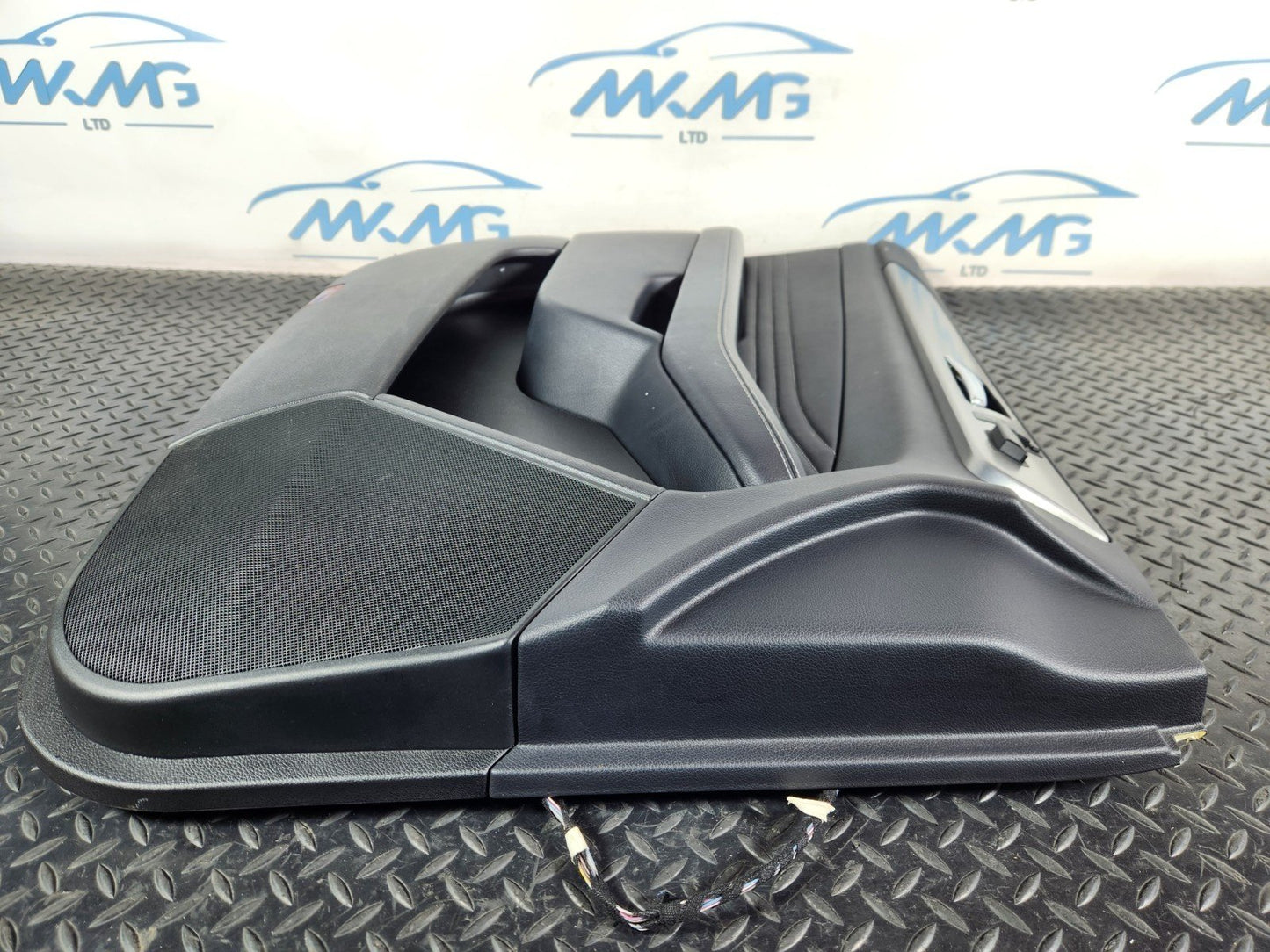 11-19 MERCEDES BENZ ML W166 FRONT LEFT N/S DOOR CARD PANEL IN BLACK LEATHER