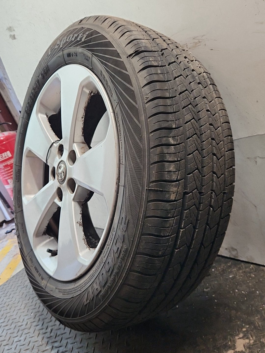 Vauxhall Mokka MK1 (G1U0) 17" Alloy Wheel with Tyre 215/60/17 ~6mm