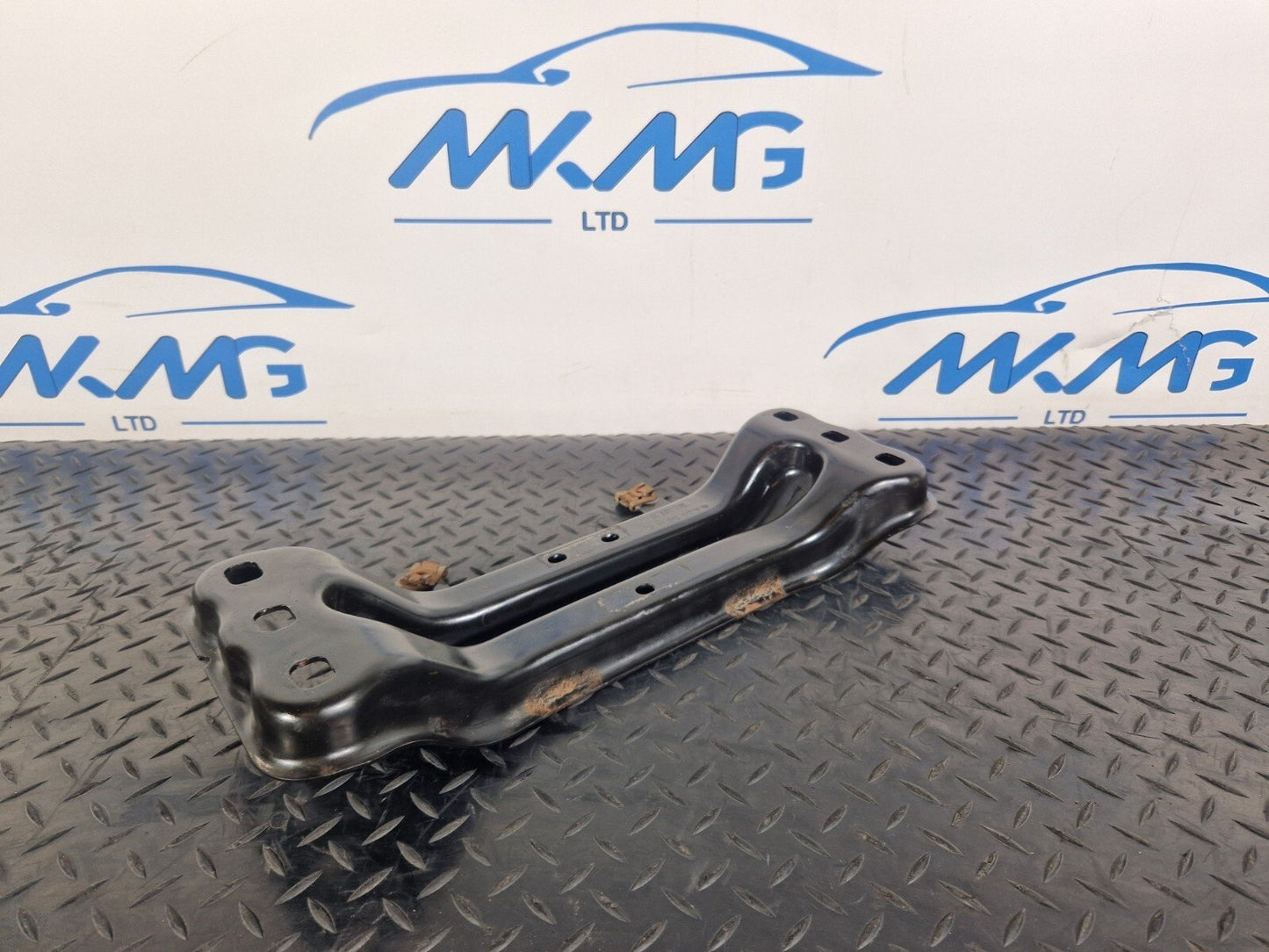 14-21 MERCEDES BENZ C300h W205 GEARBOX MOUNT BRACKET A2052400802