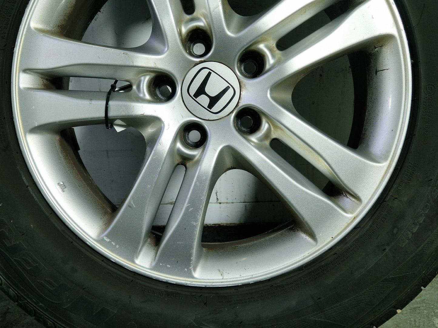 Honda CR-V MK3 FL (RE58) 17" Alloy Wheel with Tyre ~6mm 225/65/17