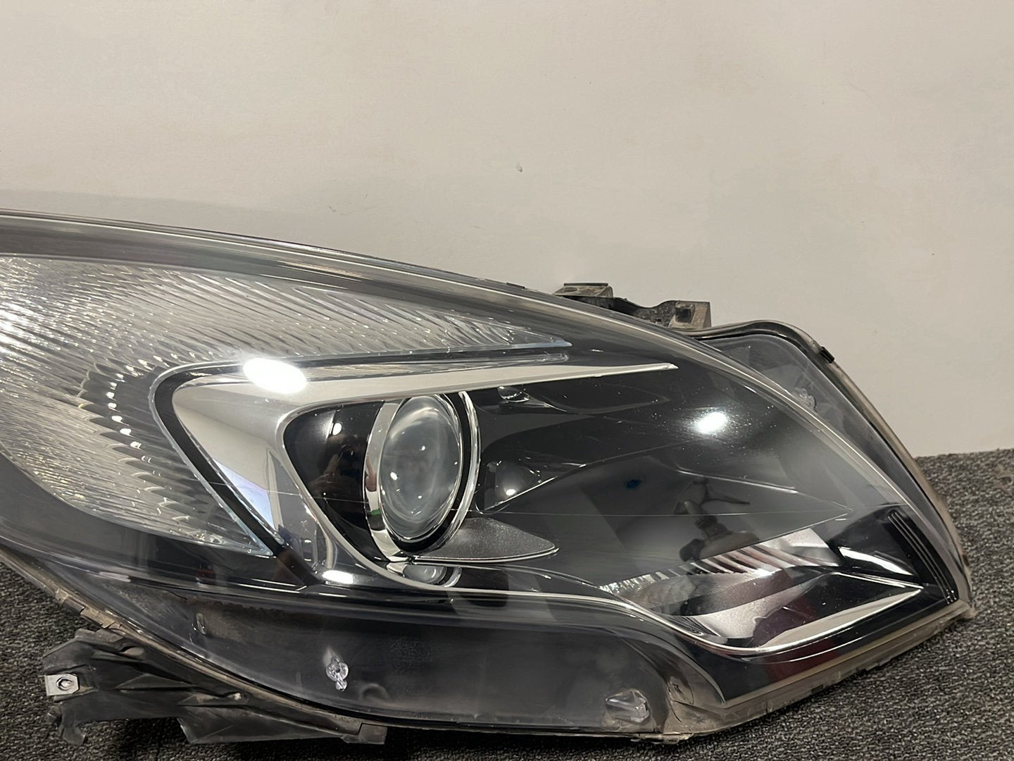 Vauxhall Zafira MK3 (C) (A3470) MPV Front Right O/S Driver Headlight 39009024