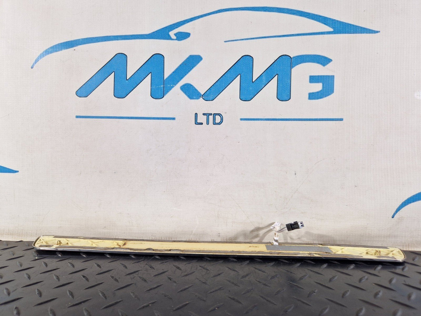 16-19 MERCEDES BENZ GLE W166 FRONT RIGHT DOOR SILL TRIM COVER A1666809500