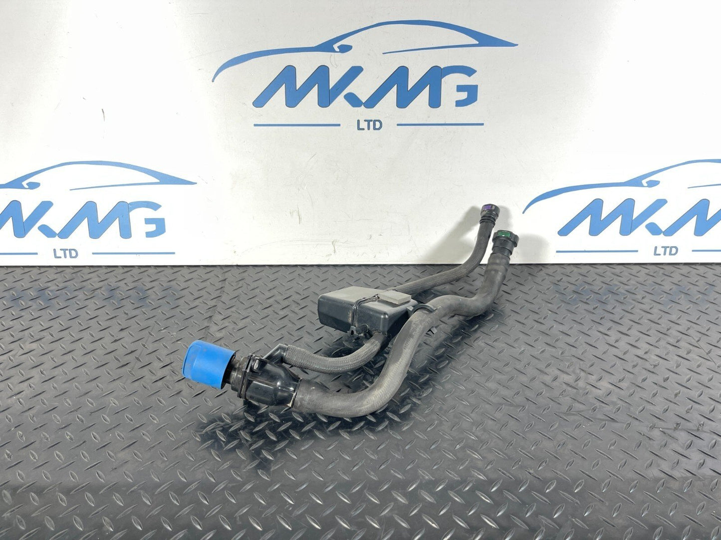 16-19 AUDI A4 B9 2.0TDI  GENUINE ADBLUE TANK FILLING HOSES 8W0131963A
