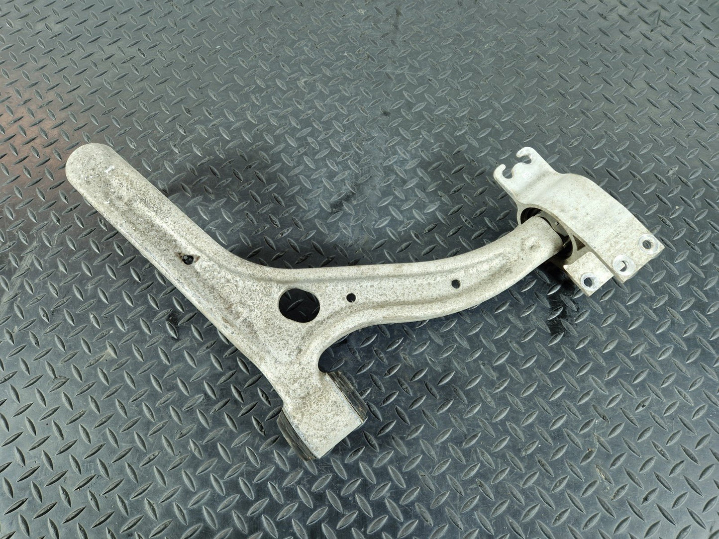 12-18 MERCEDES BENZ B-CLASS W246 OEM FRONT LEFT LOWER SUSPENSION ARM A2463330300