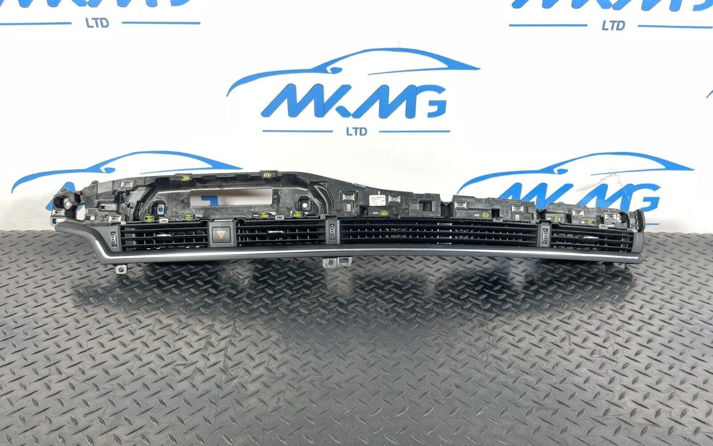 16-19 AUDI A4 B9 GENUINE DASHBOARD AIR VENTS 8W2820901C/8W0971659B