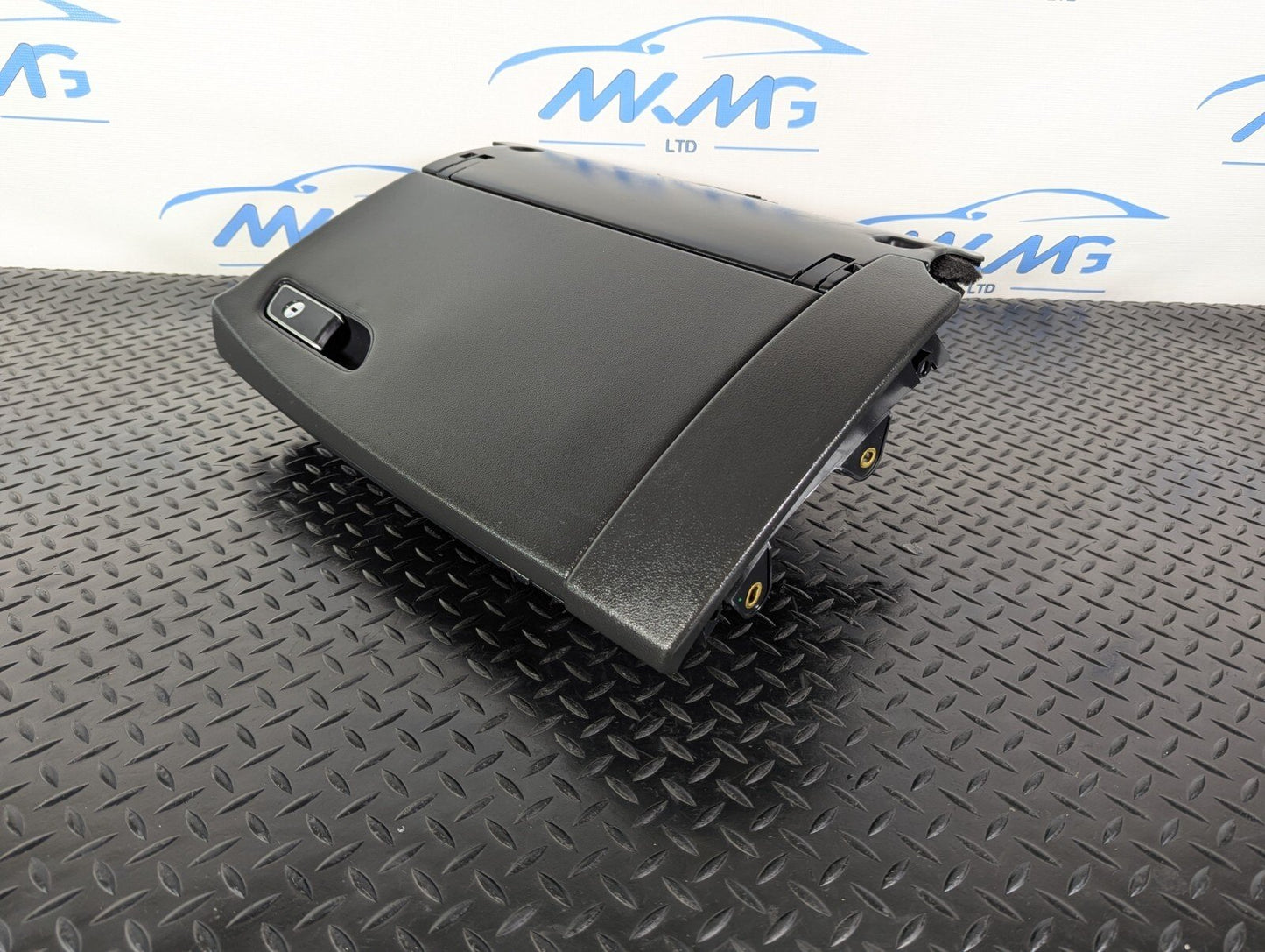 10-17 AUDI A8 4H GLOVE BOX STORAGE BOX IN BLACK 4H2857095