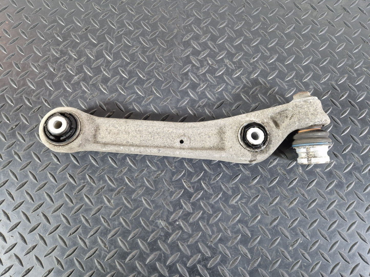 16-19 AUDI A4 B9 GENUINE OEM FRONT LEFT DRIVER O/S CONTROL ARM 8W0407155A