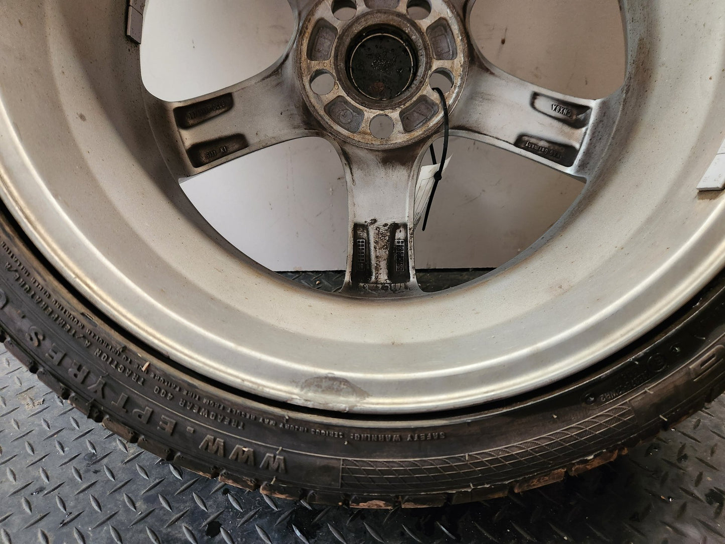 Volvo V50 MK2 FL (MW) 18" Alloy Wheel with Tyre 215/45/18 ~7mm