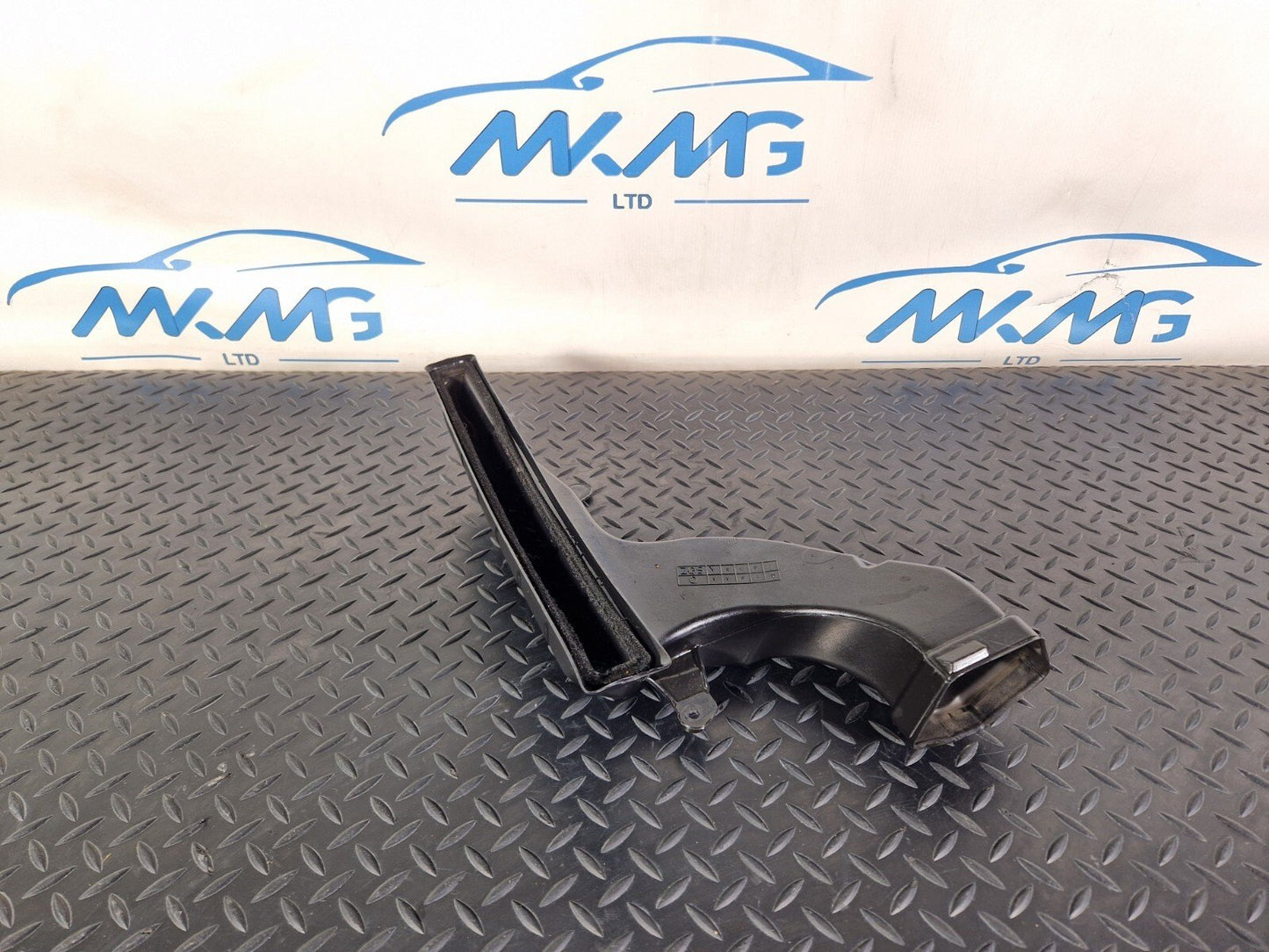 18-ON MERCEDES BENZ SPRINTER W907 DASHBOARD AIR DUCT A9078304801