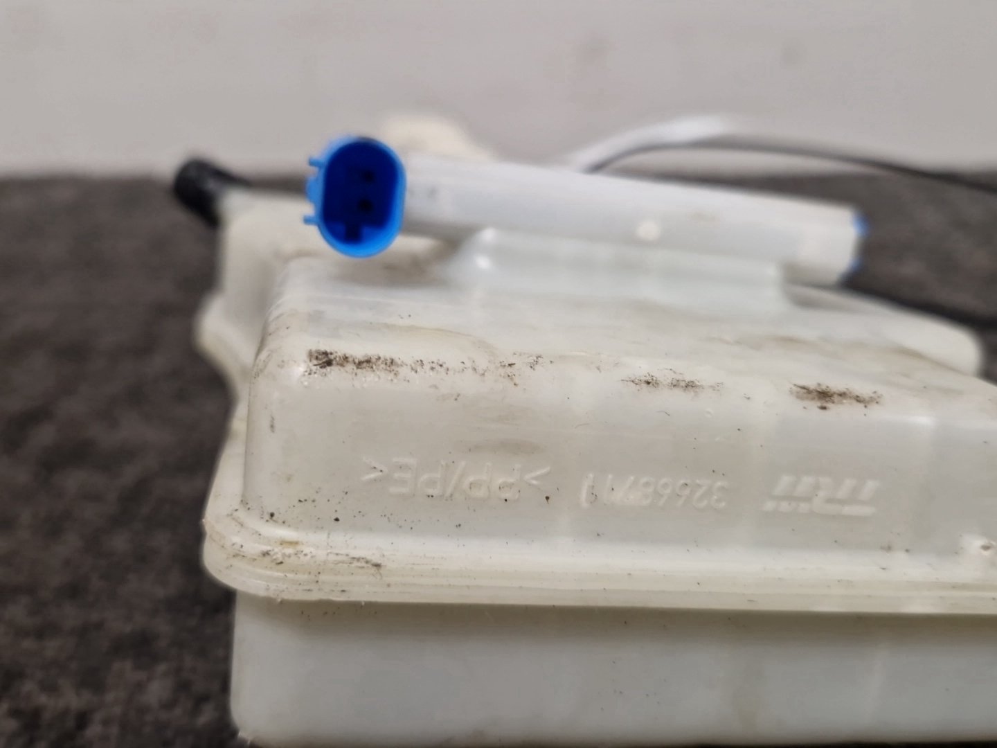 Mercedes-Benz Vito W447 Brake Fluid Reservoir 32668711