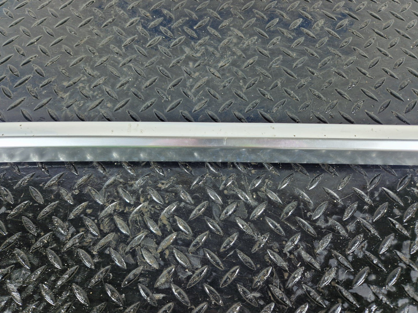 11-19 MERCEDES BENZ ML W166 GENUINE ROOF RACK RAIL A1668900493