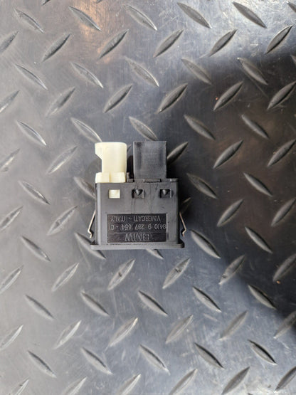 11-18 BMW 6 SERIES F06 AUX IN USB SOCKET POWER PORT 9237654
