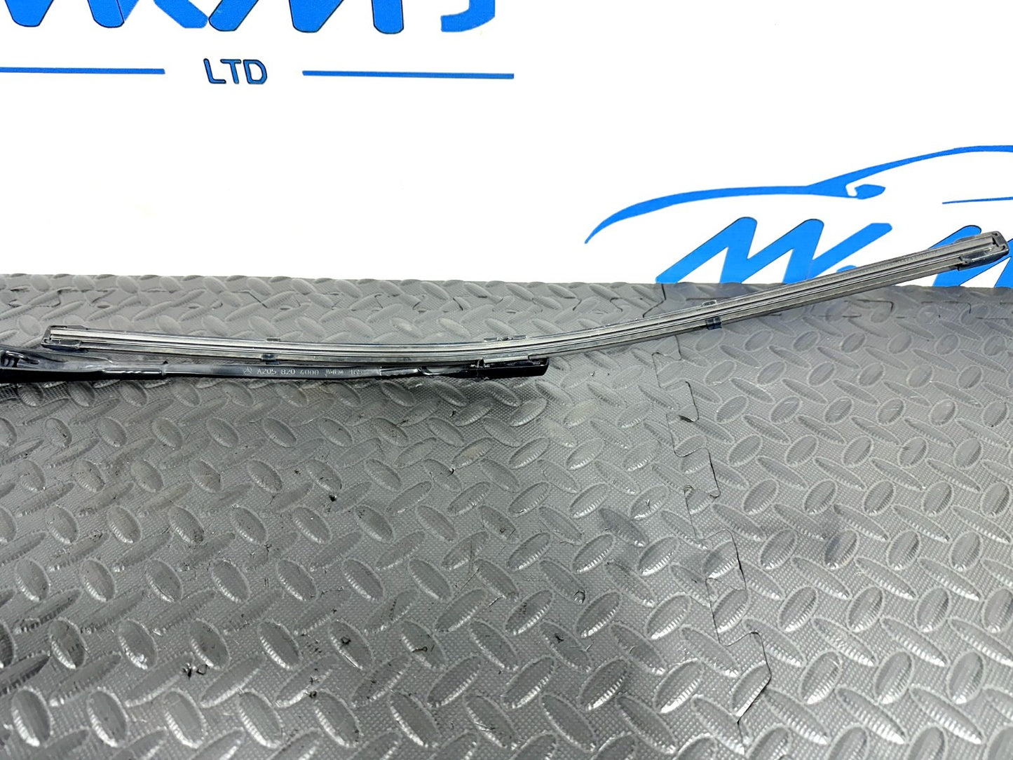 14-21 MERCEDES BENZ C300 W205 FRONT DRIVER SIDE WINDSCREEN WIPER ARM A2058204000