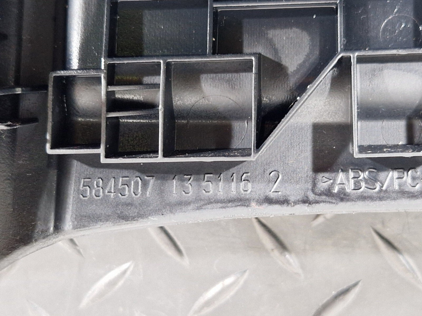 12-18 BMW  3 4 SERIES F30 F31  F32 F33 FREAR CENTRE VENT CONSOLE 9207330