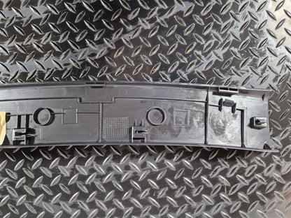 10-18 AUDI A7 4G S-LINE GENUINE CENTRE UPPER TAILGATE TRIM 4G8867606