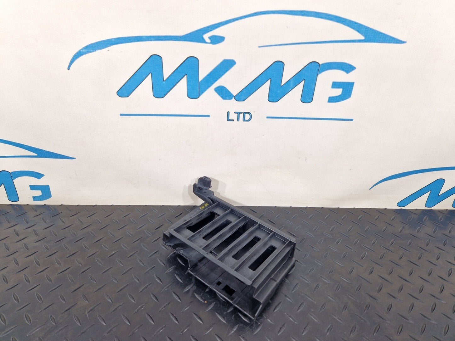 14-20 MERCEDES GLA 200 X156 GEARBOX CONTROL MODULE BRACKET HOLDER A2465450500