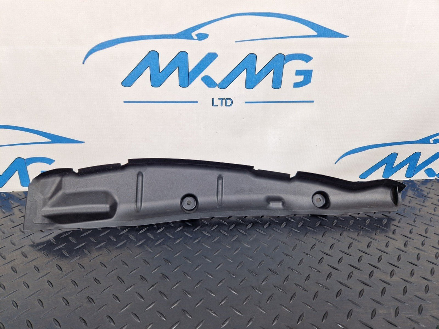 16-19 AUDI A4 B9 GENUINE FRONT RIGHT WING FILLER INSULATOR 8W0821112