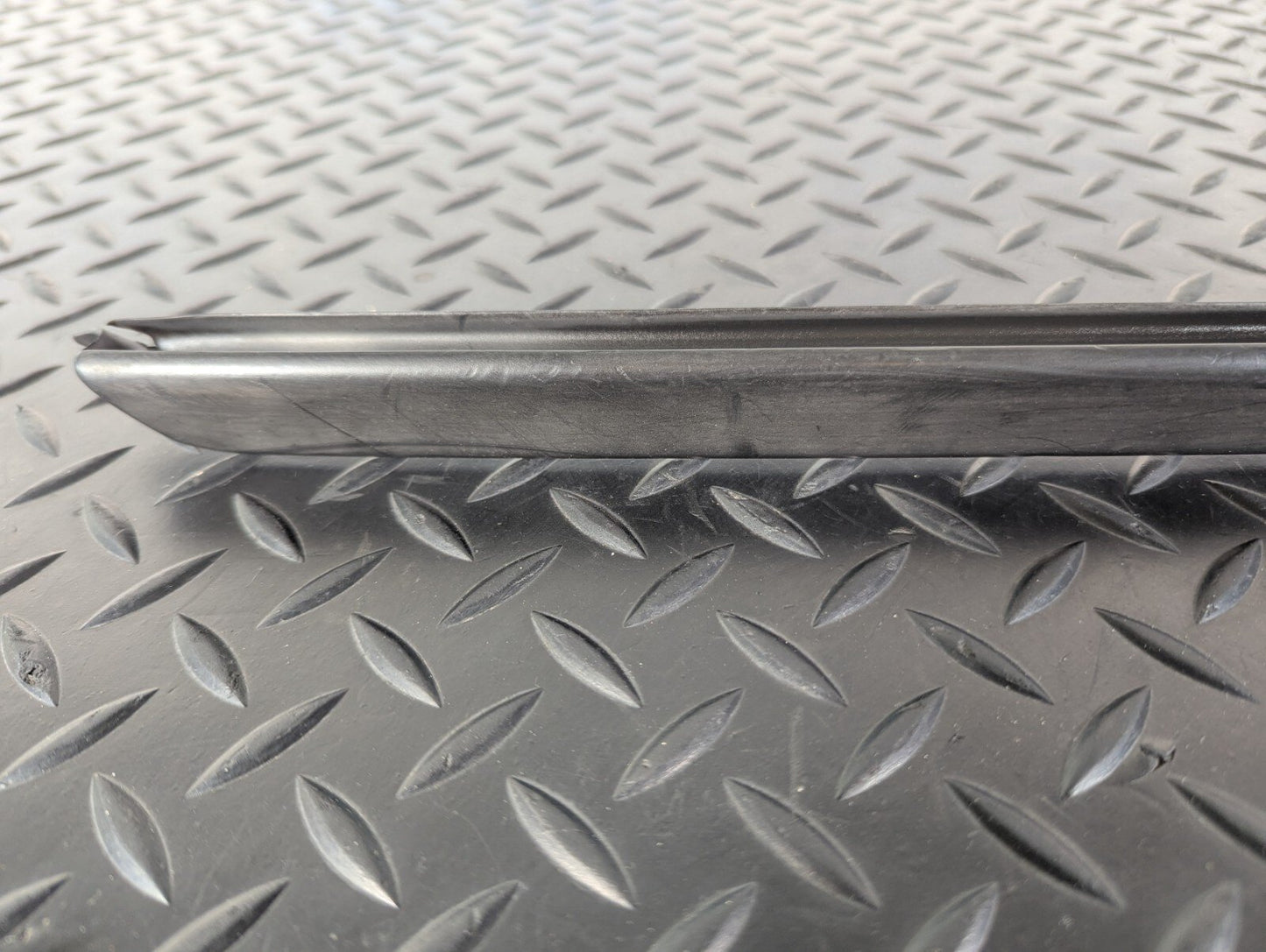 10-17 AUDI A8 4H LEFT WINDSCREEN VERTICAL  TRIM  4H0854327