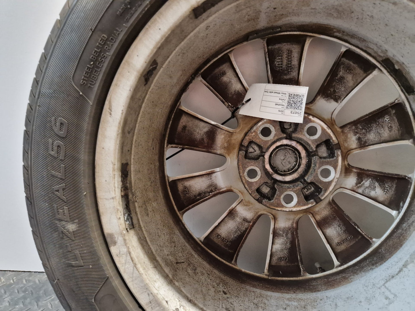 Vauxhall Zafira MK3 (C) (A3470) 17" Alloy Wheel with Tyre 225/50/17 ~6mm