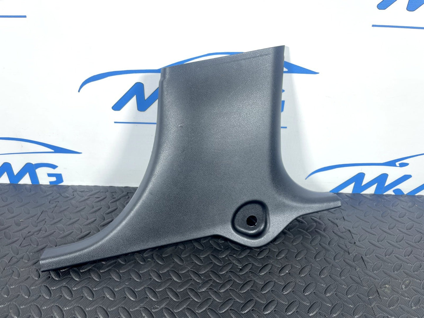 12-18 MERCEDES A-CLASS W176 GENUINE DRIVER SIDE LOWER B-PILLAR TRIM A1766920200