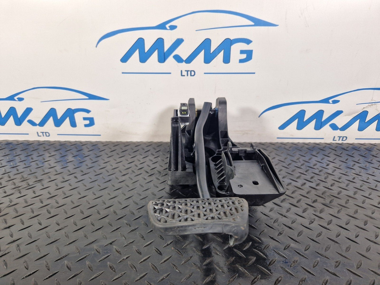 18-ON MERCEDES BENZ A CLASS W177 1.5CDI AUTO GENUINE BRAKE PEDAL A2472900100