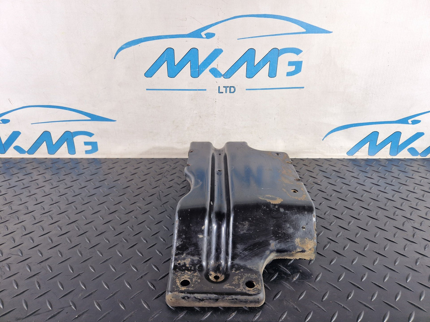 12-18 Land Rover Range Rover Evoque L538 Driveshaft Support Bracket GJ324A266AB