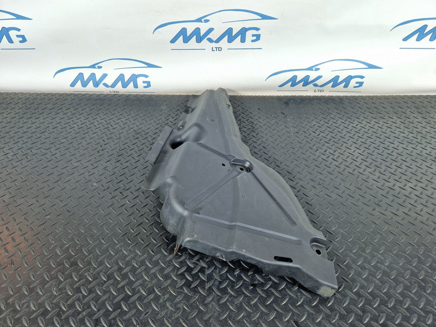 11-19 MERCEDES BENZ ML W166  REAR RIGHT  UNDERTRAY SPLASH GUARD A1666809607