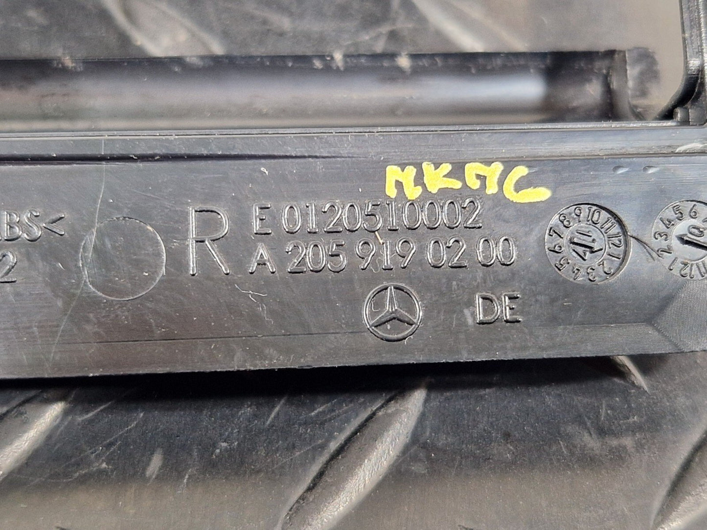 14-21 MERCEDES BENZ C220D W205 OEM FRONT SEAT GUIDE RAIL END COVER A2059190200