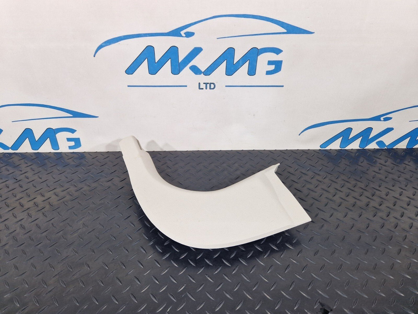 11-18 BMW 6 SERIES F06 RHD FRONT LEFT BOTTOM FOOT AREA TRIM COVER 7328015