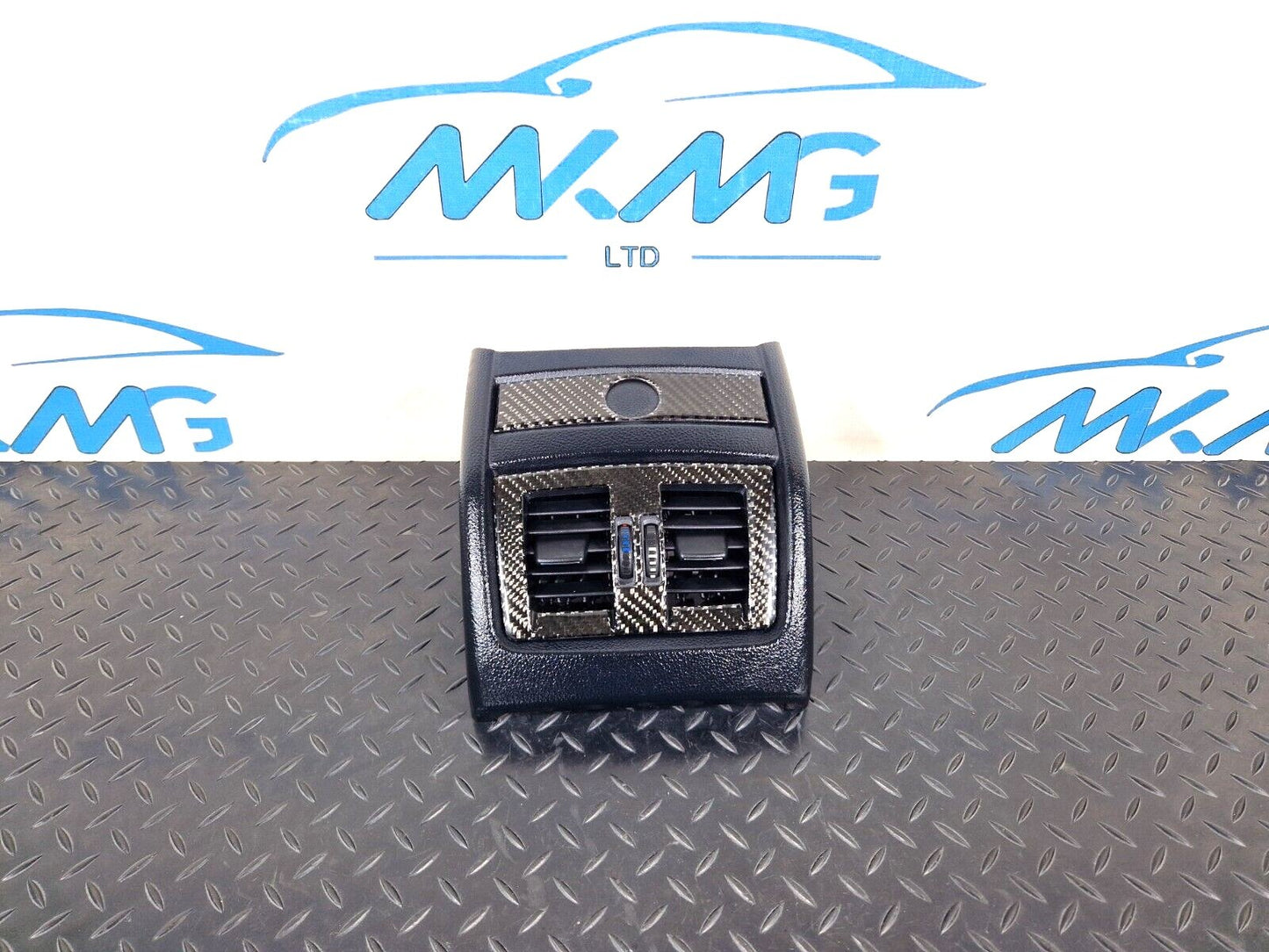 12-18 BMW  3 4 SERIES F30 F31  F32 F33 FREAR CENTRE VENT CONSOLE 9207330