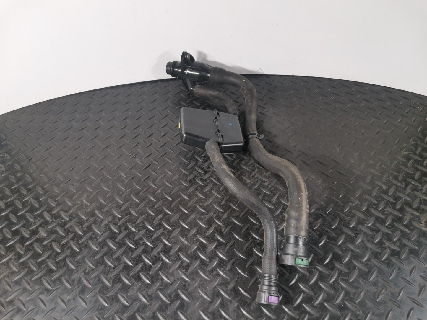 16-19 AUDI A4 B9 ESTATE GENUINE V6 3.0TDI ADBLUE TANK FILLING HOSES 8W0131963A