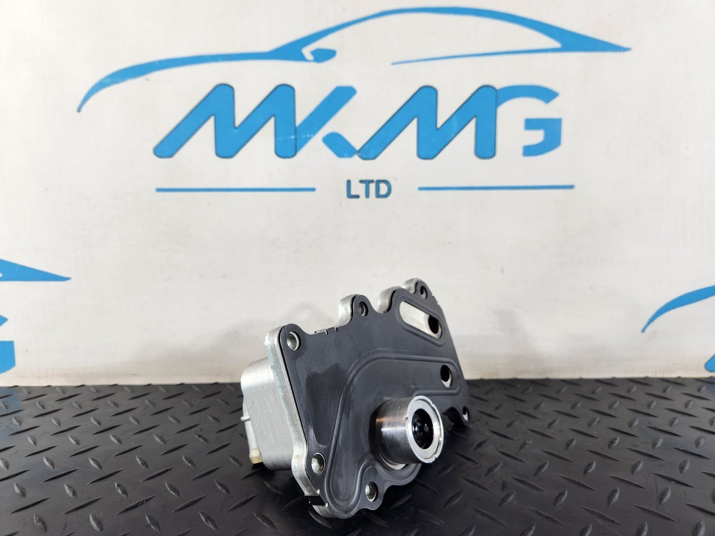 19-ON RANGE ROVER EVOQUE L551 2.0 DIESEL OIL COOLER M4D3-6A642-BB