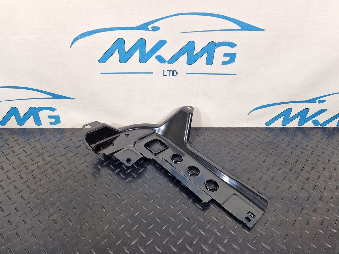 14-21 MERCEDES BENZ W205 OEM BOOT TRUNK FLOOR LEFT SUPPORT BRACKET A2056100102