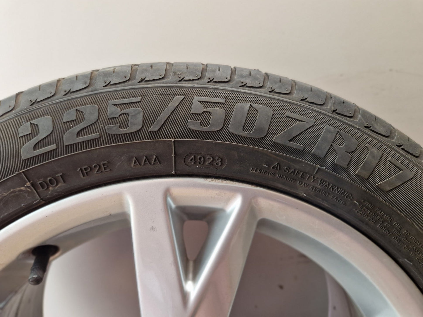 Audi A4 B9 Genuine 17" Alloy Wheel with Tyre 225/50/17 ~3mm 8W0601025K