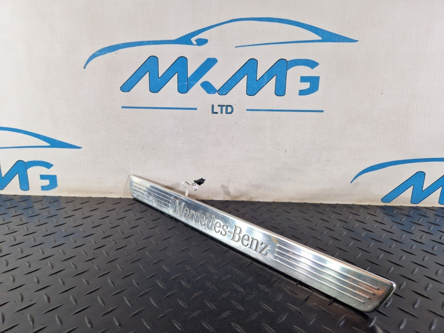 16-19 MERCEDES BENZ GLE W166 FRONT RIGHT DOOR SILL TRIM COVER A1666809500
