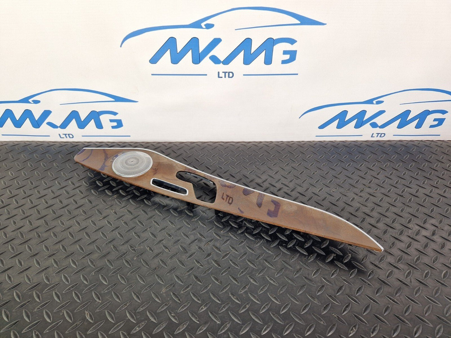 14-20 MERCEDES BENZ GLA 200 X156 OEM TRIM STRIP A2057205309