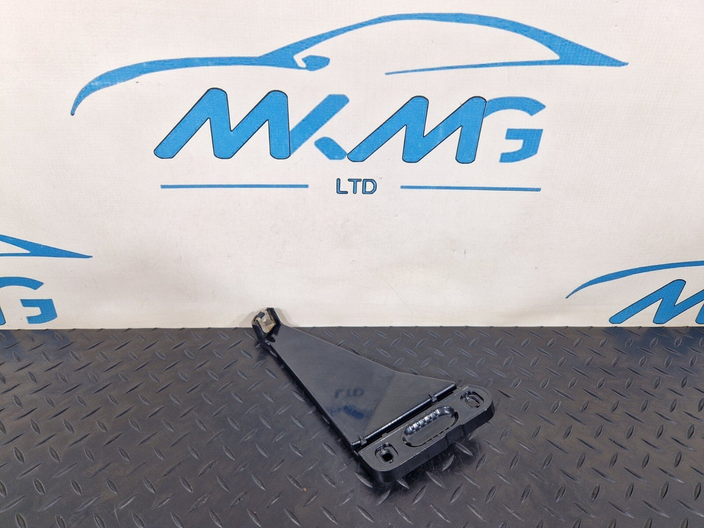 14-20 MERCEDES BENZ GLA 200 X156 REAR RIGHT BUMPER BRACKET HOLDER A1568850814