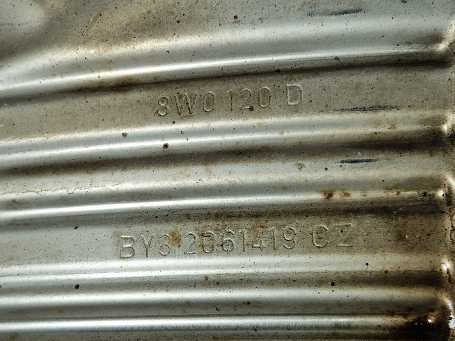 16-19 AUDI A4 B9 REAR EXHAUST BOX 8W0253611D