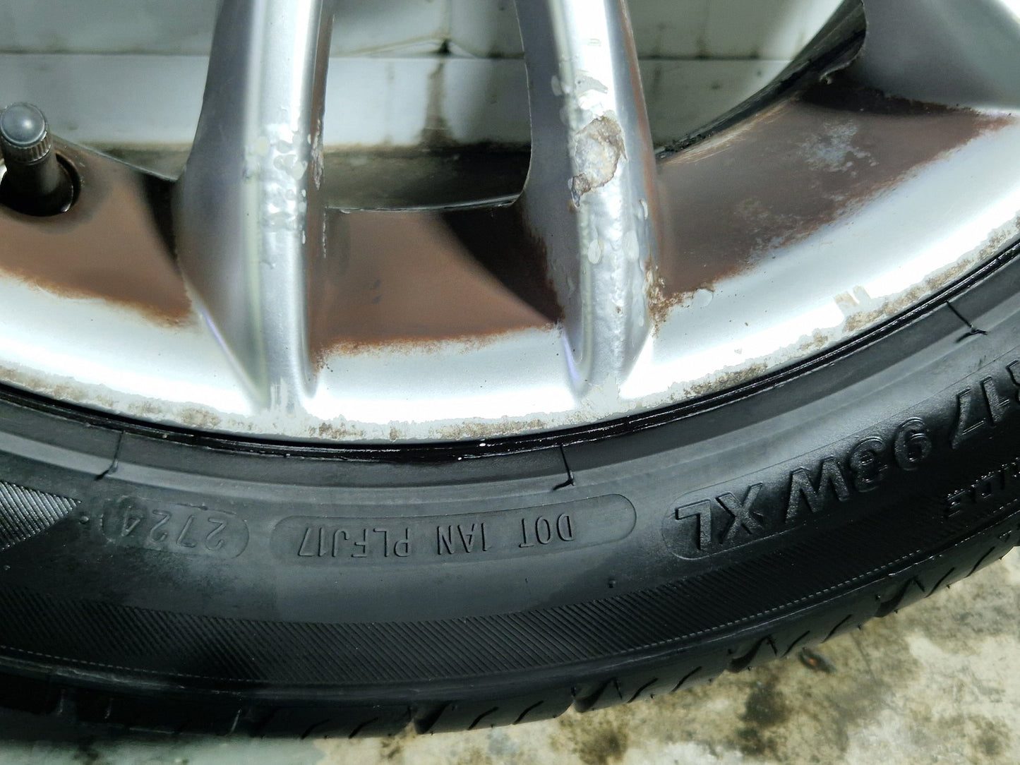 Volvo S40 MK2 (MS) 17" Alloy Wheel with Tyre 205/50/17 ~7mm