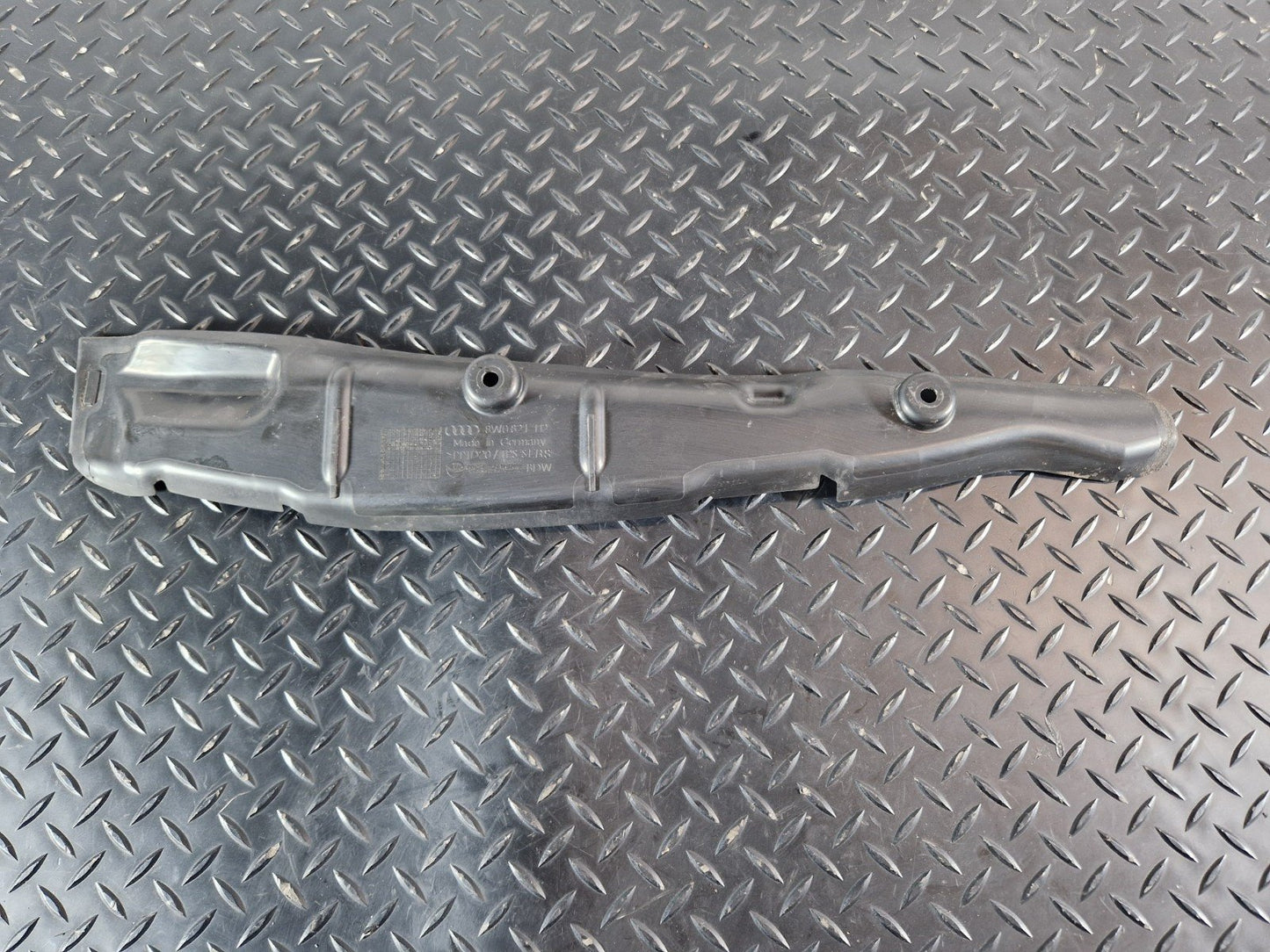 16-19 AUDI A4 B9 OEM FRONT RIGHT WING FENDER FILLER INSULATOR 8W0821112