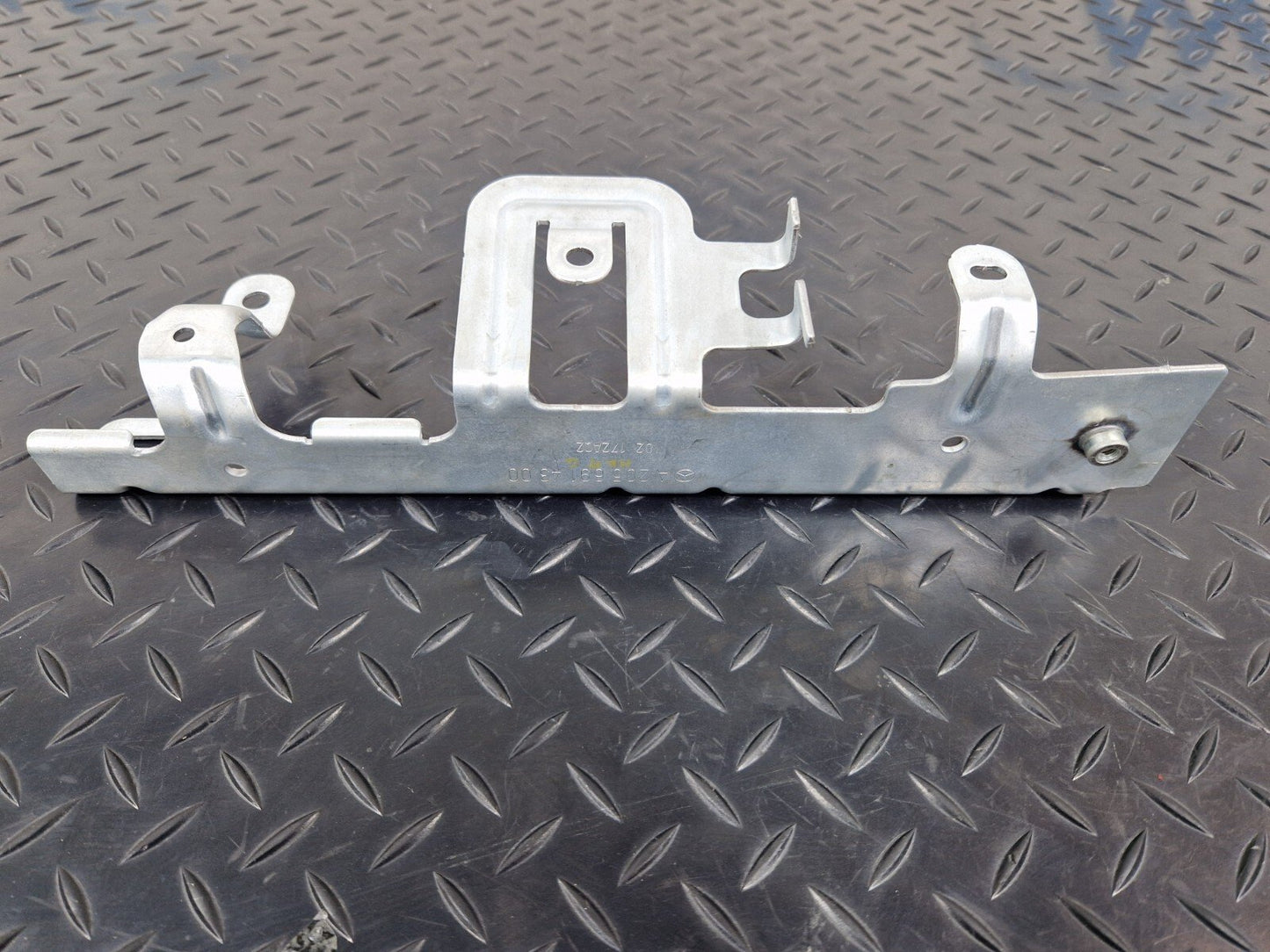 14-21 MERCEDES BENZ C200d W205 GENUINE LEFT SIDE N/S BOOT BRACKET A2056914300