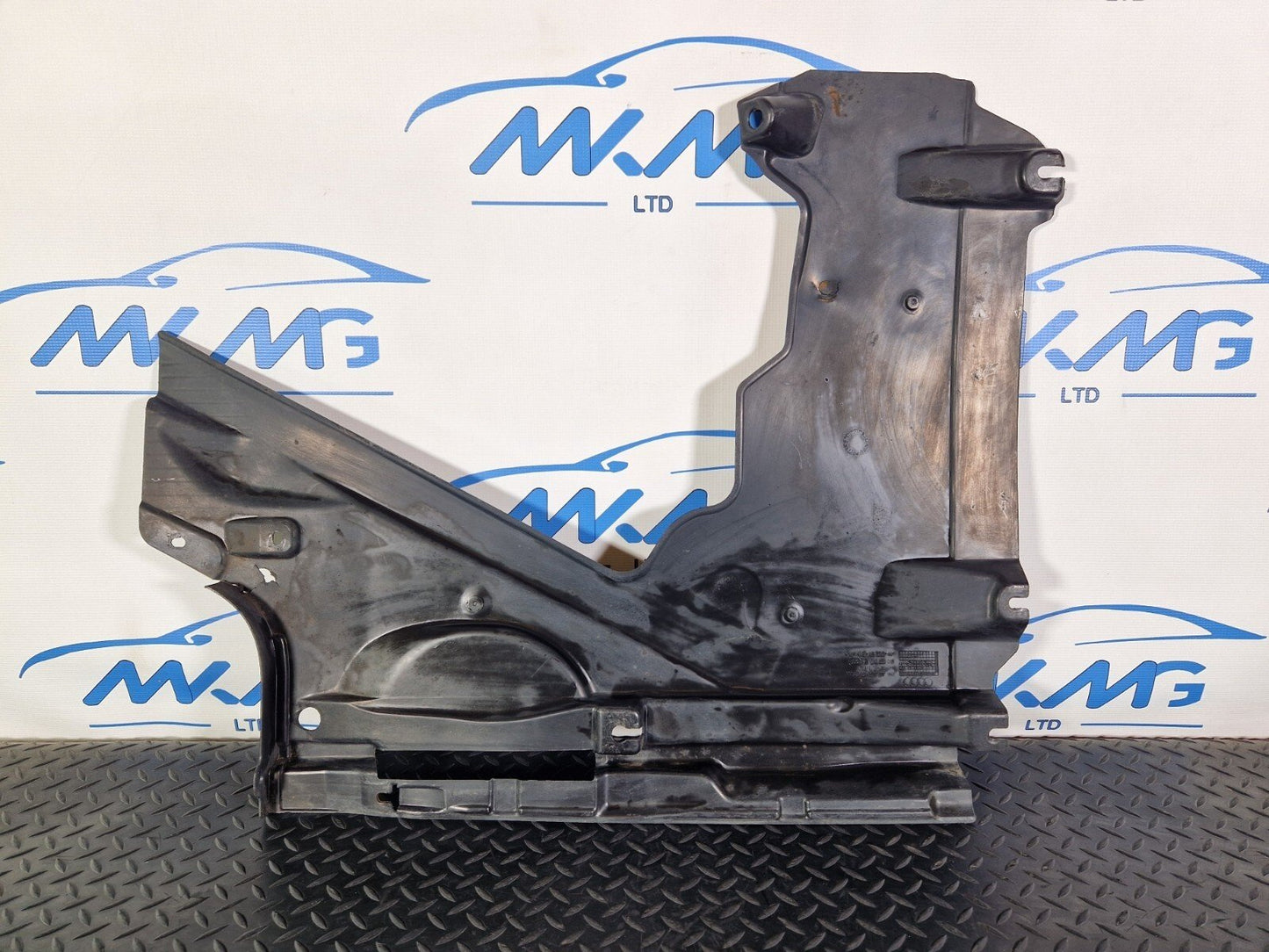 16-19 AUDI A4 B9 S-LINE OEM DRIVER REAR RIGHT UNDER BODY COVER TRAY 8W0825216E
