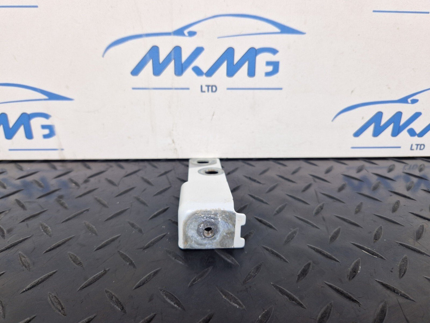 16-19 AUDI A4 B9 S-LINE GENUINE FRONT LEFT PASSENGER SIDE WING BRACKET 8W0821433
