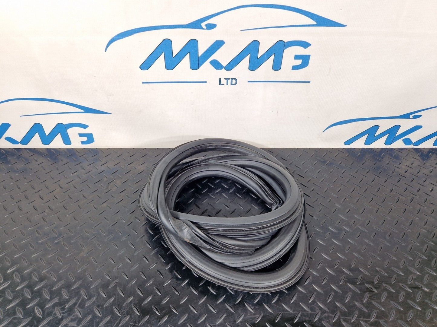 16-19 AUDI A4 B9 REAR LEFT OR RIGHT DOOR RUBBER SEAL 8W5833721