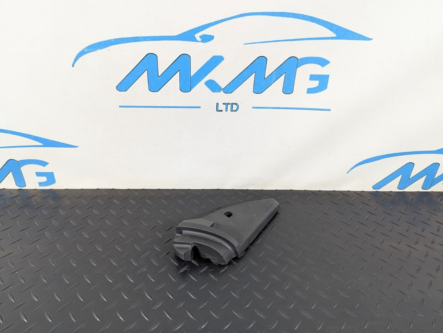 16-22 BMW X1 F48 FRONT RIGHT SIDE DOOR WINDOW FRAME TRIM CORNER FOAM 31900346
